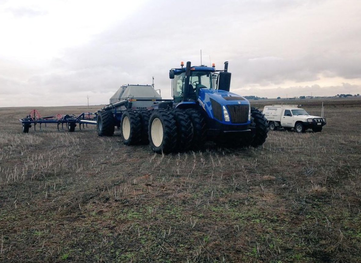 ProTrakker's tweet photo. #AgTip: Implement guidance systems like ProTrakker’s hydraulic hitches give operators more control over bailout and drift when the implement moves in the opposite direction of the pulling vehicle! #ProTrakker #plant20 https://t.co/3XUCPRf0lI