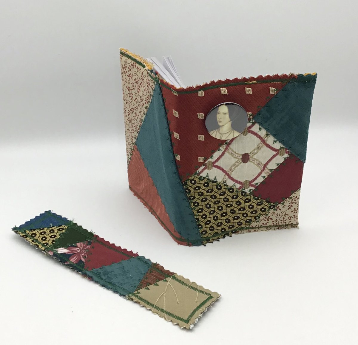 riversidecraft's tweet photo. It is such a pleasure to make these out of scraps of fabric. #fabricscraps #Tudors  #tudorstyle #notebook https://t.co/bUPH5ynli0