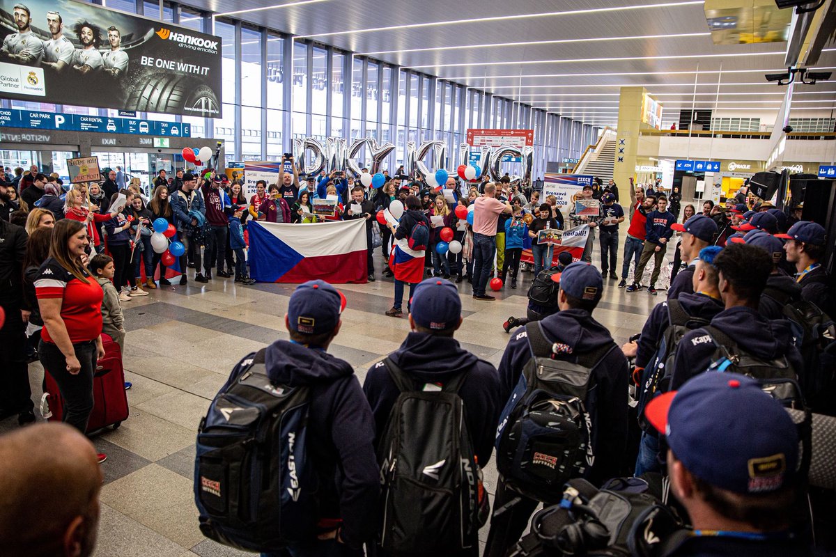 czechsoftball's tweet image. That’s how we welcome our bronze medal winners 🥳🇨🇿 #U18SoftballMWC #czechsoftball