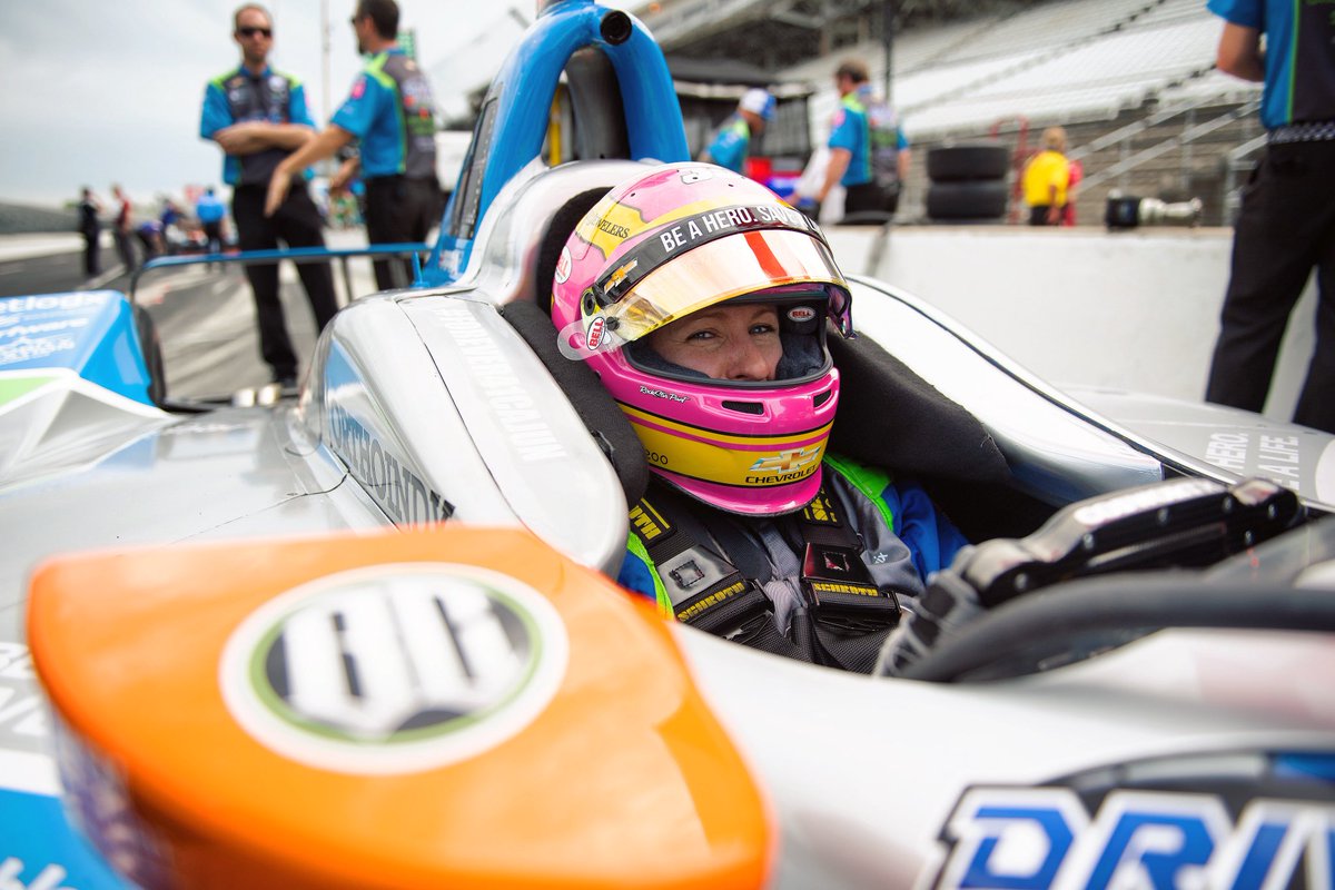 PippaMann's tweet image. Still working my tail off, still hoping against hope... 🤞🏻

Hit the 🔁 button if you want to see me have chance to recreate this smiling race car photo in May... 💗 

📸: @jameypricephoto 

#IndyCar #Indy500 #DriversEyes #WomenInMotorsport