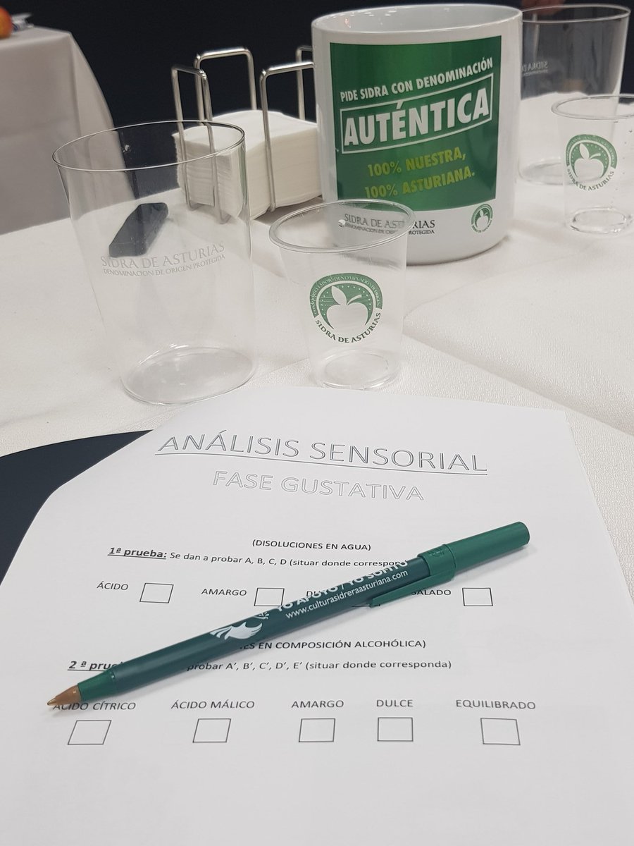 Ladygastro's tweet photo. Hoy asistimos a la IX #Masterclass
De @SidraDasturias en Aula de la #sidra de @cifphyt en @gijon donde aprendimos sobre virtudes, defectos,servicio y análisis sensorial de la #sidra Sin duda una labor muy necesaria en el sector sidrero‼
#cider #asturiancider #lasidraestdemoda https://t.co/hNNCdH0mWi