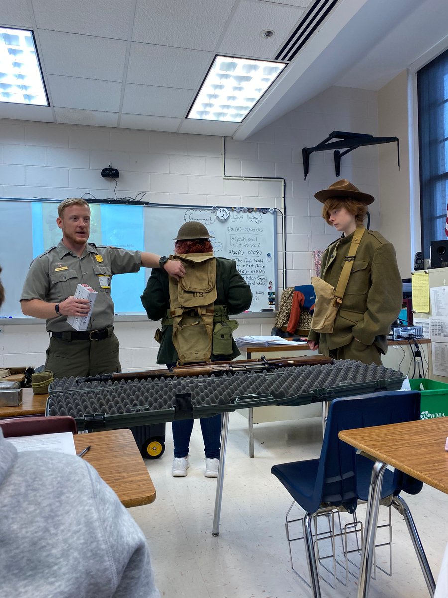 Thanks to Petersburg National Battlefield and Ranger Aaron Rowland for coming to ARGS!  Our W-History II students gained insight into WWI uniforms and equipment while digging into the history of modern-day Fort Lee. If you see an ARGS sophomore ask them what they know about WWI!