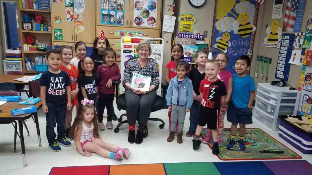 tanyakayd's tweet photo. Read Across America week - Day 2 with the #tinytribe!  #pngproud #beeamazing https://t.co/M3zs5OjDi4