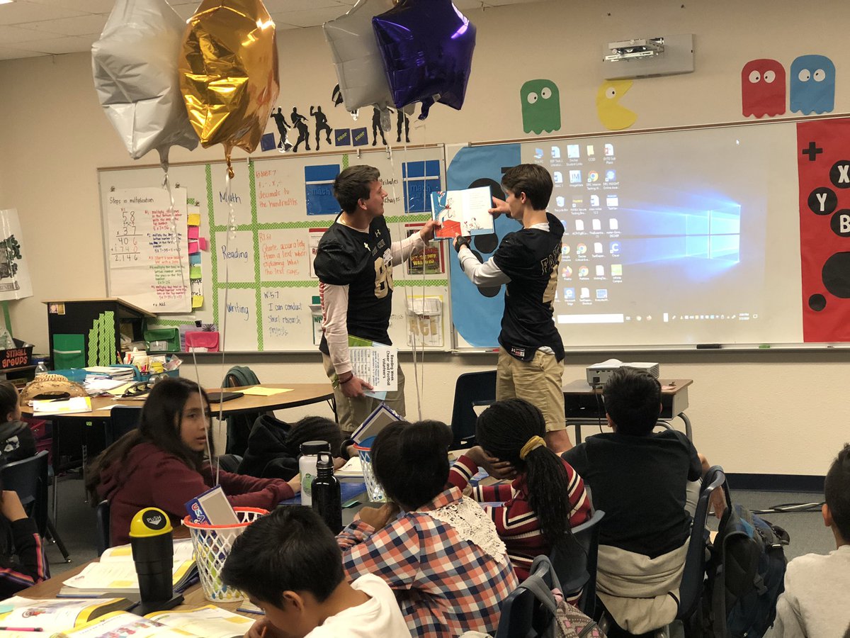 FL_Ftball's tweet photo. @FL_Ftball joined in on #NevadaReadingWeek by sharing with the awesome students of Clarabelle H. Decker Elementary School. #Read #GiveBack https://t.co/h513LpA3j4