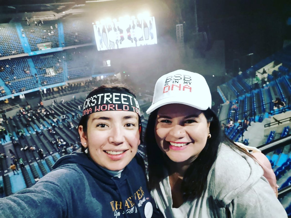 lamaizita's tweet photo. Les cuento que anoche cumplí uno de mis sueños ver en vivo a los @backstreetboys fue la mejor noche de mi vida y ellos los mejores por siempre! #DNAWorldTour #BSBBOG2 #bsbcolombia https://t.co/Gwwshu0ihI