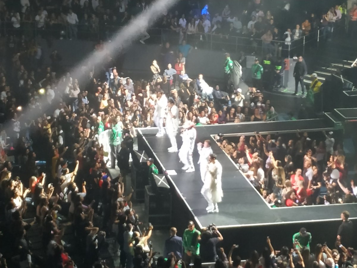 lamaizita's tweet photo. Les cuento que anoche cumplí uno de mis sueños ver en vivo a los @backstreetboys fue la mejor noche de mi vida y ellos los mejores por siempre! #DNAWorldTour #BSBBOG2 #bsbcolombia https://t.co/Gwwshu0ihI