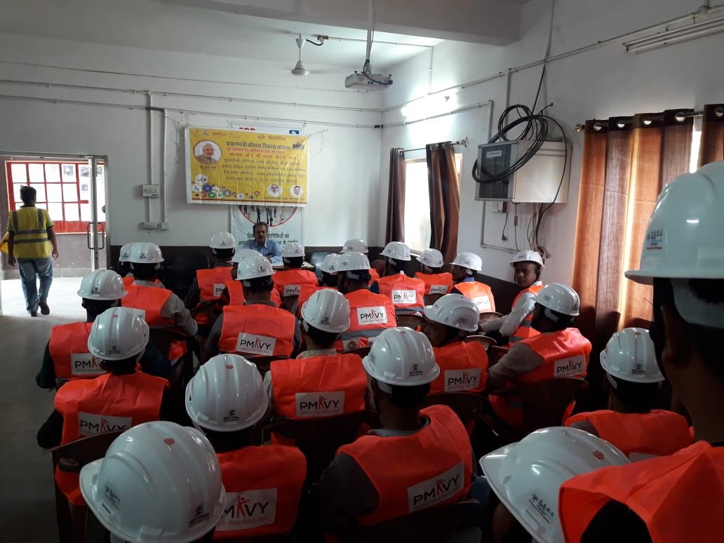 JKSB479's tweet photo. Assessments of Dumper operator at *ACC Mines* (DMC) Nandini Khundini Durg Under @MiningSSC , Training by JKSB ( Jan Kalyan Samiti Bikramganj) . @DrMNPandeyMP @RajKSinghIndia @NSDCINDIA @MSDESkillIndia @Skill_Abhi_NSDC https://t.co/RigWOn3Upp