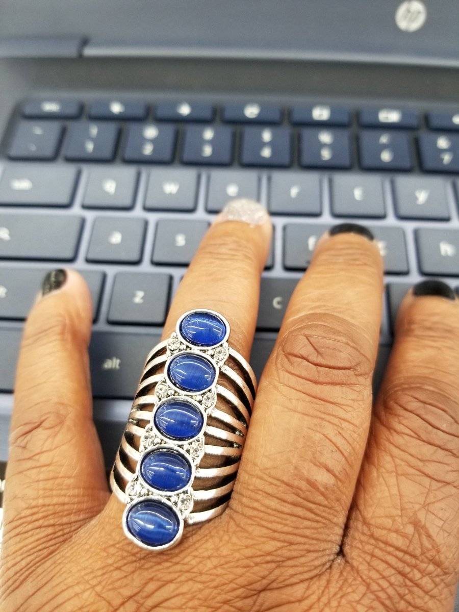 getchicappeal's tweet photo. "BLING your heart out" $5
Dainty white rhinestones, a row of glowing blue cat's eye stones stacks across a thick layered band  https://t.co/Lf89OM0h9T

#affordable #blue #BlueEyes
#bling #catseye #fashion #jewelry #women #accessories #trendy #cuteness #Rings #GetChicAppeal https://t.co/GOPblxQOdG