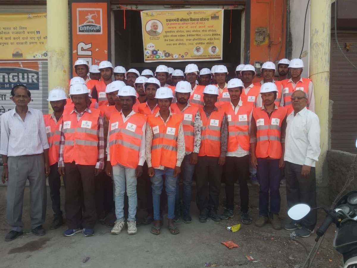 JKSB479's tweet photo. Assessments of  RPL Wire Saw operator at Kesariya ji Udaipur under @MiningSSC  Training by JKSB ( Jan Kalyan Samiti Bikramganj) @DrMNPandeyMP @RajKSinghIndia @NSDCINDIA @MSDESkillIndia @manish__kumar @Skill_Abhi_NSDC https://t.co/NMsThgPAw8
