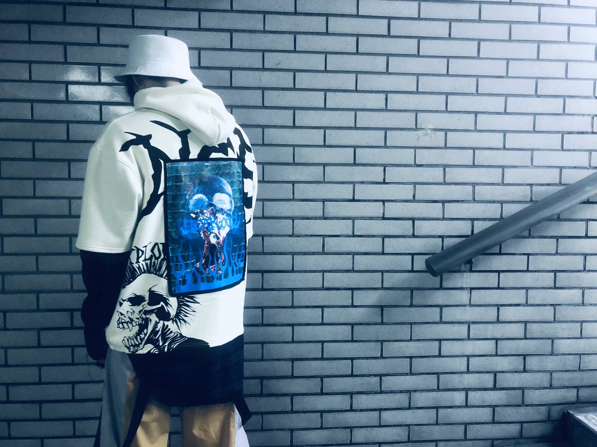 candy_creo's tweet image. STAFF SNAP
・
・
HAT(#kangol)
HOODIE(#notcommonsense)
PANTS(#salute)
.
.
【Ricordo】リコルド
営業時間: 11:00-21:00
熊本市中央区手取本町4-10 ミドリヤトーキビル2F
全国発送通販可能
お問い合わせはDMにて。
OFFICIAL WEB STORE
ricordo2018.thebase.in