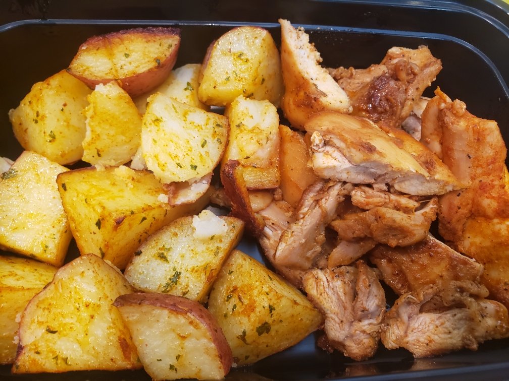 9jaKitchen's tweet photo. Looking for some delicious carbs to add to your diet/body building options?  Keep Naija Soul Kitchen in mind.  Our new options are a hit as usual!!!  #YoursTruly #Keto #NotKeto #BulkSeason #BodyBuilding #ChefKeem #NaijaSoulKitchen https://t.co/dugeoWL6TT