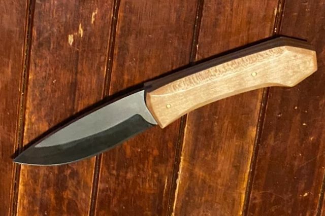 BenBuildsBrand's tweet photo. Photo from 21-Feb-2020. Complete! Handle finished in tung oil, then, shellac, then lacquer. Really makes the figure pop. Blade bevels were left as they came out of quench. I'm digging the contrasts. What do y'inz think? ;
;
;
#DIY #knifemaking #beamaker … https://t.co/1dwkAaaNPV https://t.co/rGvy8M4mA5