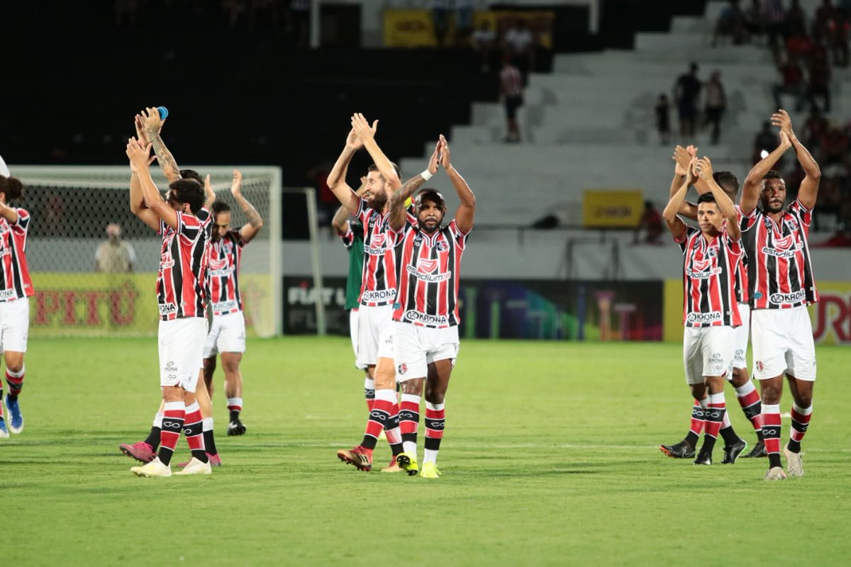 HOJE TEM SANTA! 👊🏻⚫⚪🔴

É dia de Copa do Brasil! O tricolor entra em campo para o jogo mais importante na temporada. A bola vai rolar às 21h30, contra o Atlético/GO. Quem vencer, avança para a terceira fase. Empate leva para os pênaltis. 

📸 - <a href="/rafaelmelofoto/">Rafael Melo</a> / Santa Cruz