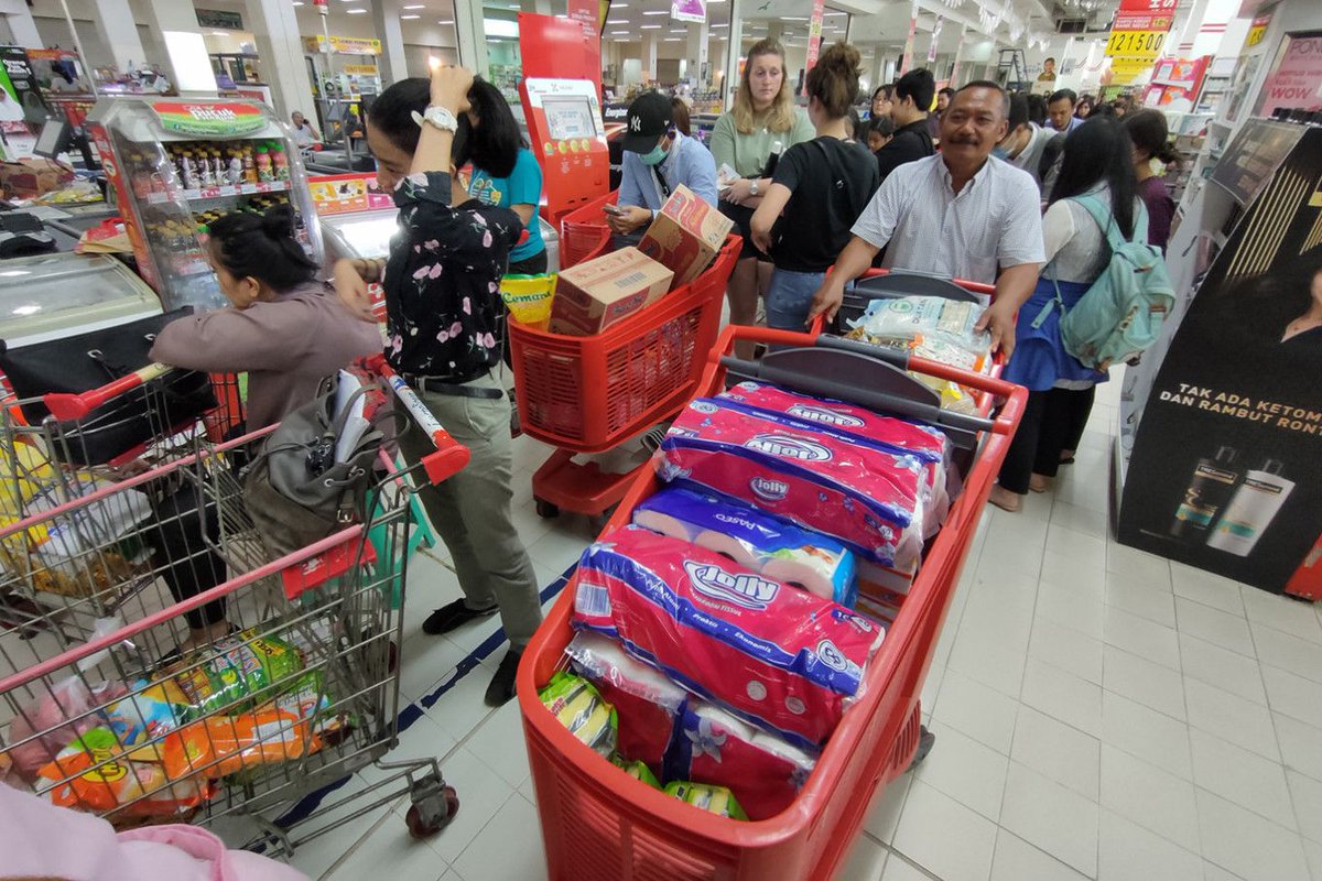 The Indonesian Retailers Association (Aprindo) &amp; Indonesian Shopping Centers Tenants Association (Hippindo) issued statements on Monday which assured their members’ that food and non-food supplies were going to be more than enough to fulfill regular demand buff.ly/38eHE5y
