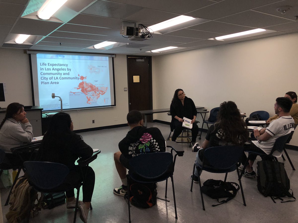 DRCOOKEJACKSON's tweet image. Health Communication Capstone cohort @CalStateLA is having a wonderful, valuable conversation with Jacqueline Valenzuela from @lapublichealth about #healthequity, #systematicracism and helping communities feel empowered. #commrocks - Thanks @MeganMcClaire