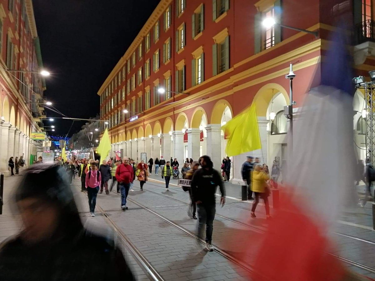 PatriceBenoit06's tweet photo. #nice06 - 3/03 - La marche sur Massena ✊💛 #non493 #referendum https://t.co/onu21IYgDU