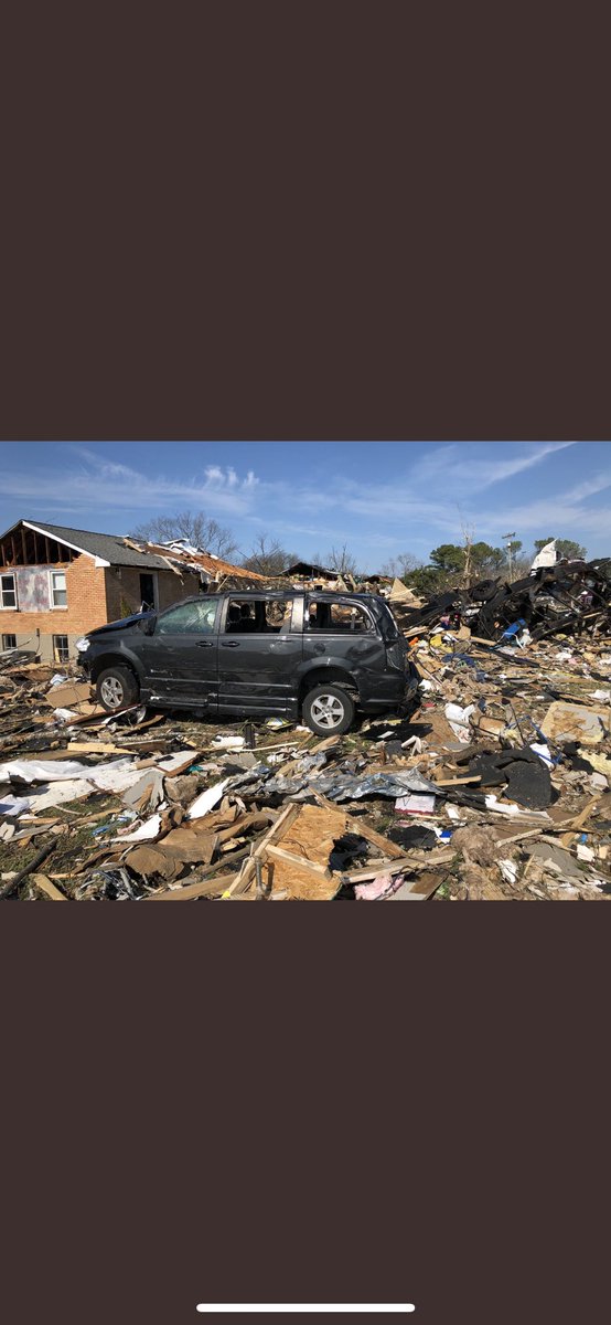 Chris_allen09's tweet photo. #nashvillestrong we’re here Nashville 615-822-9327 24/7 restoration please share and if anyone has any blankets,basic toiletries, clothing we will assist in distribution please call!!! -ask for chris please share #nashville #nashvilletornado2020 https://t.co/ED4PXl9QE2