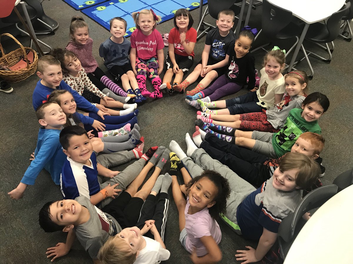 McKinder's tweet photo. Crazy socks day as kinder friends read Dr. Seussโ book, The Fox in Sox! #misdproud #mpempower https://t.co/bU4KbXLjCh