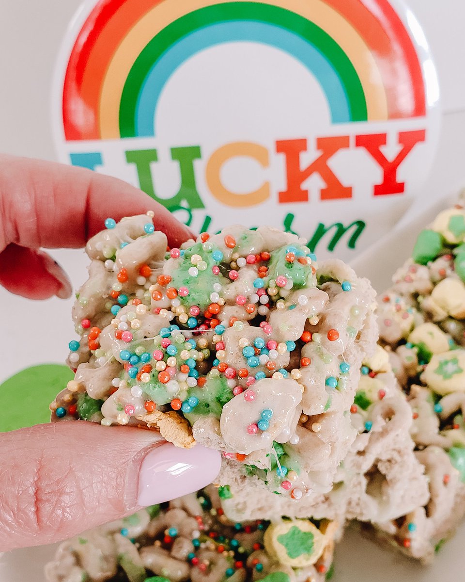 6dills's tweet photo. Like an elevated rice krispy treat. Full of marshmallow goodness and fun colors. #saintpatricksday #treats #saintpaddysday #bloggerssparkle 
https://t.co/lpFRPsEoIV https://t.co/0WbM8x5qFG