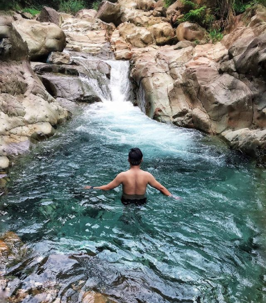 favePadjajaran's tweet photo. Curug Leuwi Ciung is one of the favorite tourist spots in Bogor.

📷 @hadjukemal

 #ArchipelagoInternational #favehotels #favehotelpadjajaranbogor #leuwiciung #waterfall #curug #shortescape #bogor https://t.co/gq1QpGbO79