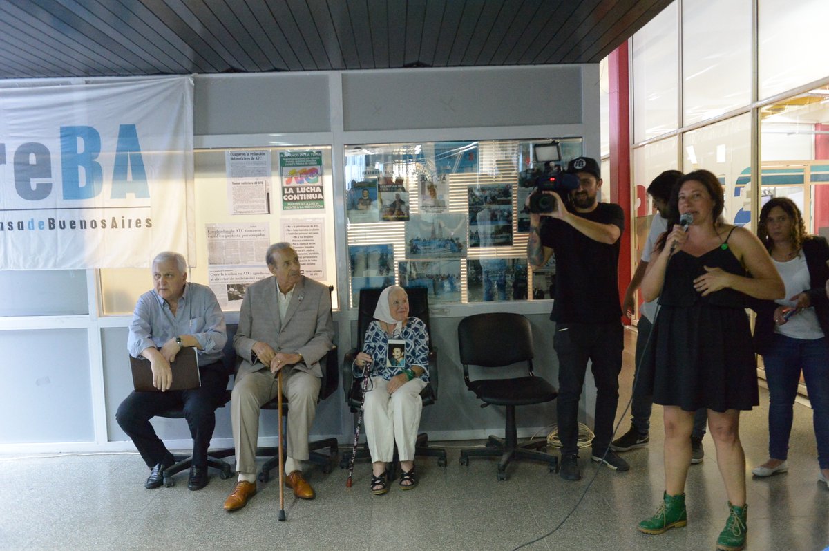 Canal7SiPreBA's tweet photo. 2000 - 3 de marzo - 2020

20 años de la toma del noticiero de Canal 7
20 años de lucha por la Televisión Pública

Junto a todxs nuestrxs compañerxs y con la presencia de Norita, Lorenzo Pepe, Carlos Negri y Rosario Lufrano, hoy celebramos nuestra historia y el presente de lucha. https://t.co/YPjcaWhU2t