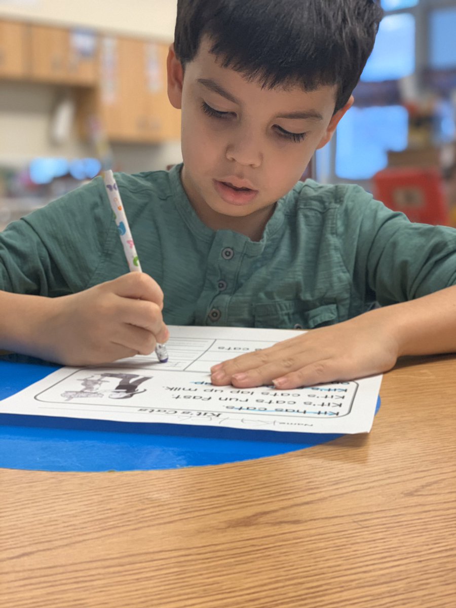 tricialynn811's tweet photo. Tackling R.A.C.E. during Readers Workshop in kindergarten...not for the weak!💪🏻🤘🏻🤙🏻😁@LeaderGonz @RCSDAMDA @RCSDNYS @TDade #laserlikefocus #RocOneFamily #ASDConnect https://t.co/Jw2Teq8sOU