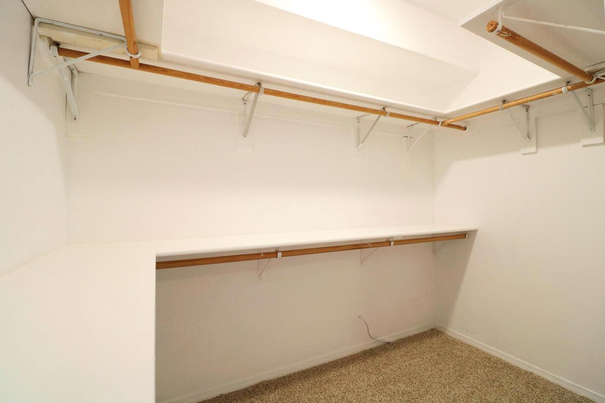 CBSantaFe's tweet photo. ⬇️Price Reduced!⬇️
663 Bishops Lodge #68
1 BR | 1 BA
ORIGINAL: $259,000
REDUCED: $235,000🤯
Listed By: Beth Caldarello | 213.321.7707

Take a look at this bright, open condo with patio, gallery kitchen, and walk-in closet.
https://t.co/lKUmv1PP3M
#SantaFe #realestate #NewMexico https://t.co/enNyTQ36Ic