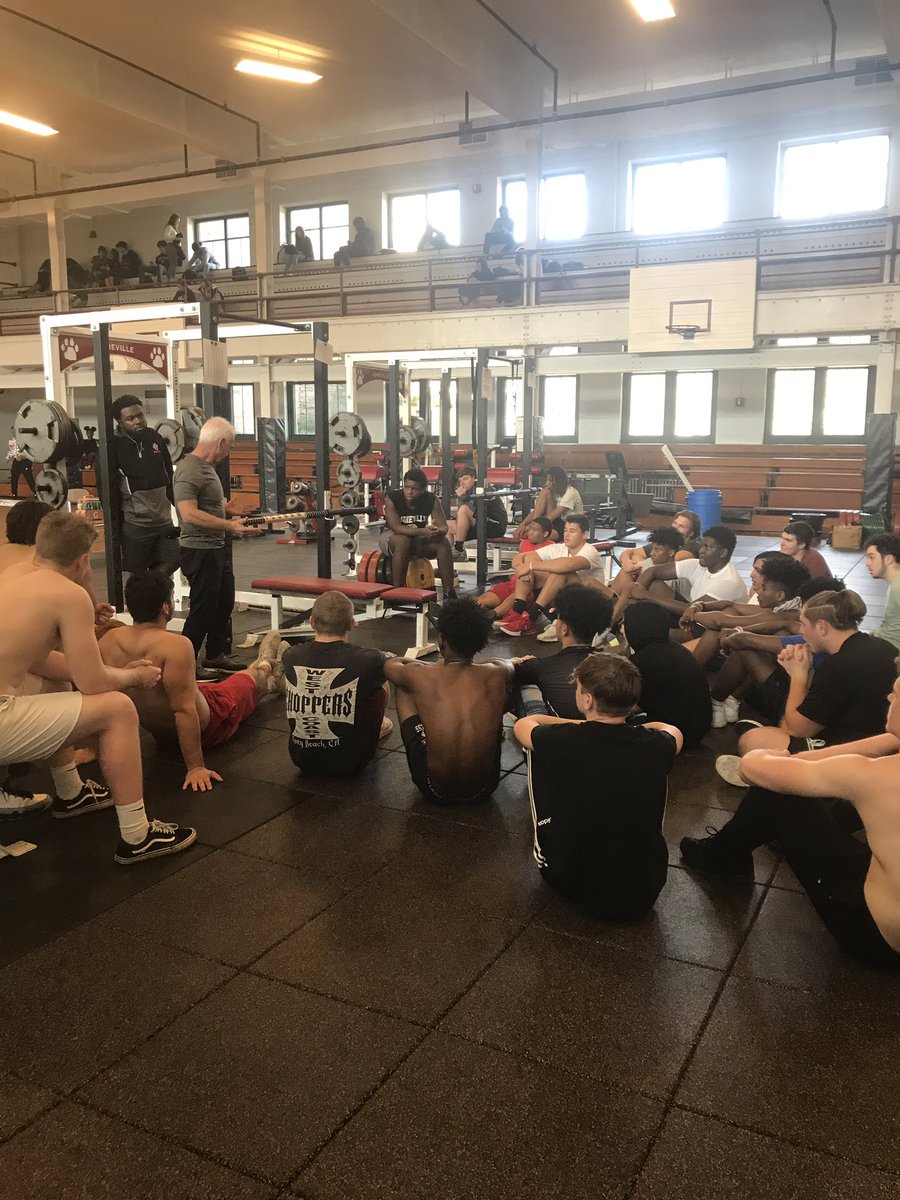 AHSCougarsFB's tweet photo. Great to have Steve Moffitt at #TheHigh today to work out our guys using the Tsunami bars! Always great  to get Asheville alums back on campus! #ClassOf68 #StillGotIt #CougarPride https://t.co/mQJRToGKoW