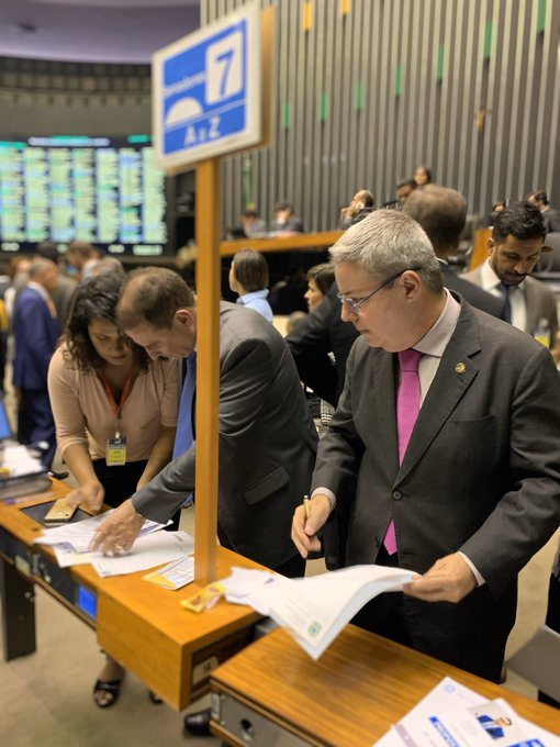 Agora na sessão do Congresso Nacional. Votei pela manutenção dos vetos orçamentários feitos pelo presidente