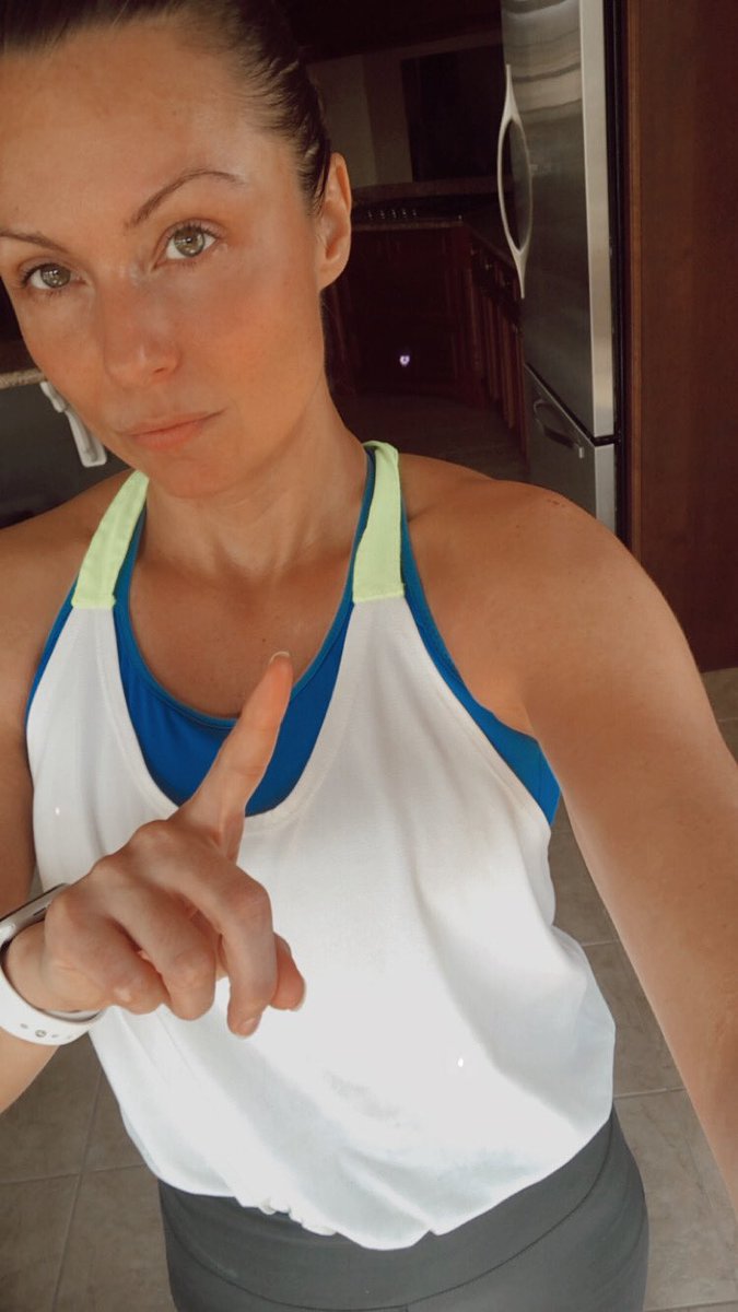 A_MAK219's tweet photo. Workout 1 for today D.O.N.E
- noticing better balance 
-noticing more flexibility 
-noticing I can stay in muscle holds longer!  She.wont.stop! #Exercise #DoSomethingDifferent #Balance #Strength #Flexibility #Barre #Pilates #cardio https://t.co/Elcm94z1jF