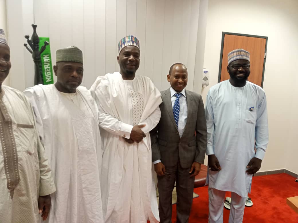 Kdankasa's tweet photo. Ziyara ta mussaman da Acountant General of federation Alh Ahmed Idris, Yakawoma Distinguished @sengusau Jarman Gusau A Ofishinsa Dake National Assembly Abuja.

Allah Yataimaki Distinguished Sen Alh Hassan Nasiha Amen.

@Bellomatawalle1 @DaudaLawalD @AhmedLgu @zulunasiha https://t.co/FFaBYrsJqe