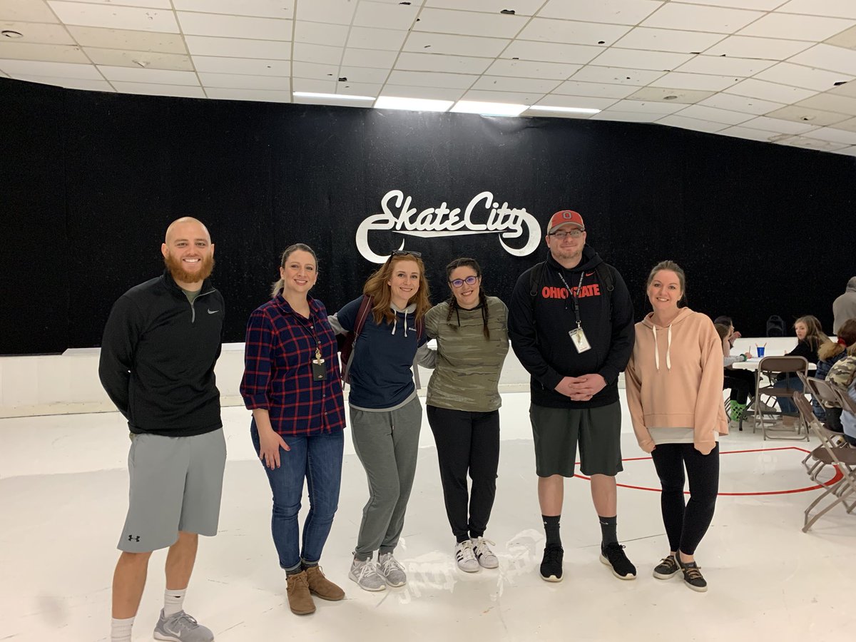 8 Grey had the best time at Skate City today! So proud of this group’s fun spirit and how connected they all are! #RanchViewProud #RollOn #DressLikeAStudentDay @ErinKyllo <a href="/shelleyahyland/">shelley</a> @RVMSUnified <a href="/RanchViewMS/">RVMS</a>