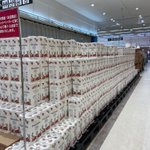 トイレットペーパー、大量にあります!やる気満々のイオンが話題!