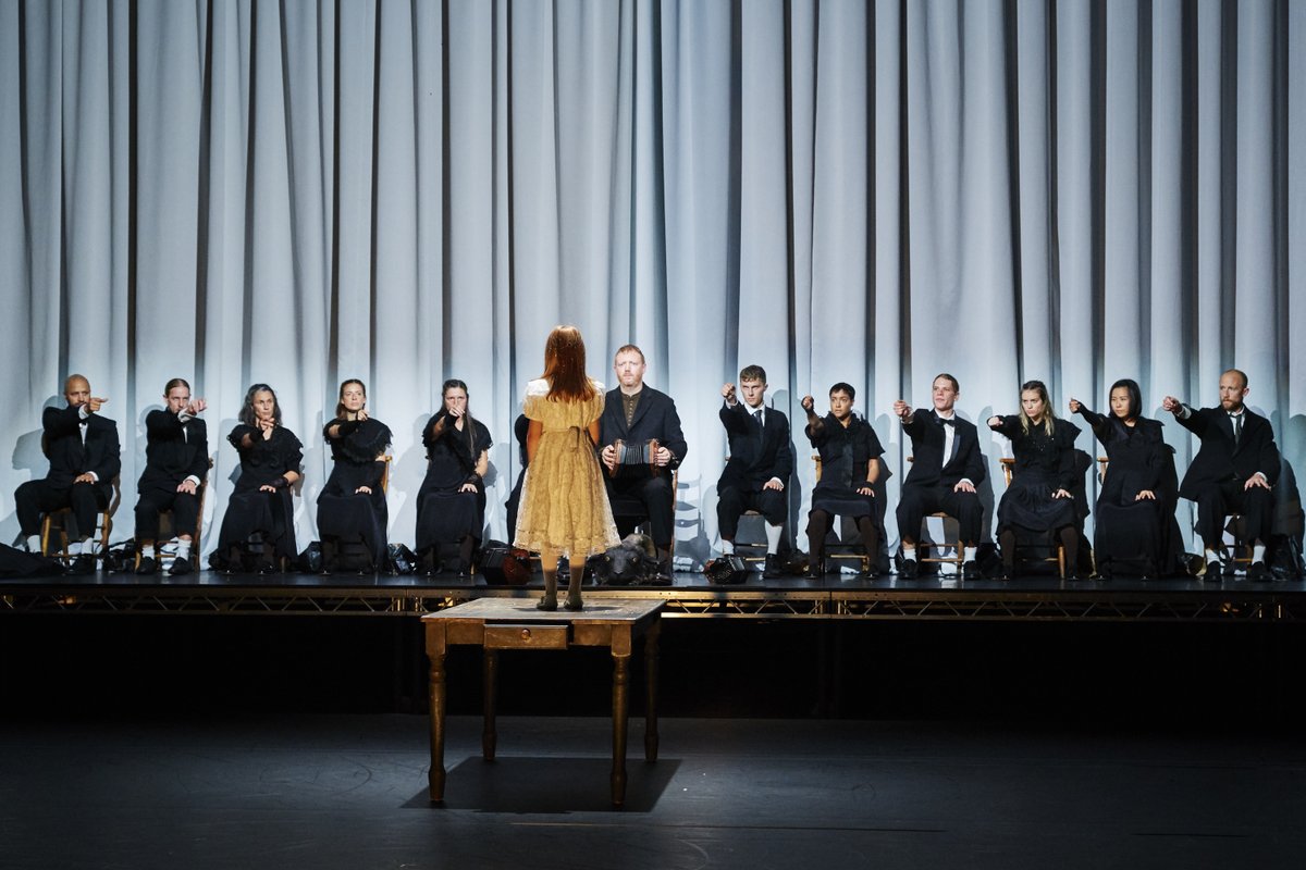 TeacDamsa's tweet image. MÁM has been just nominated for an Olivier Award - 2020

Comhghairdeas le gach duine a d'oibrigh ar MÁM agus le gach duine a thacaigh le cruthú.