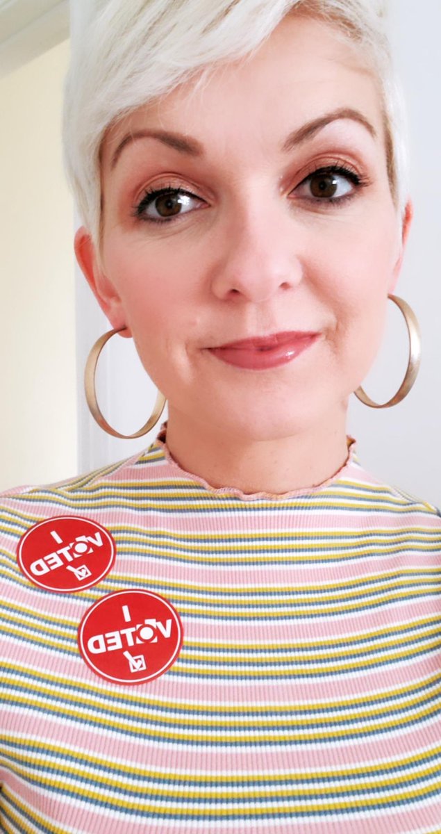 aubreyannie's tweet photo. 2 stickers because I brought Max with me to watch how it's done. #IVotedForWarren https://t.co/74ZgJyp50o