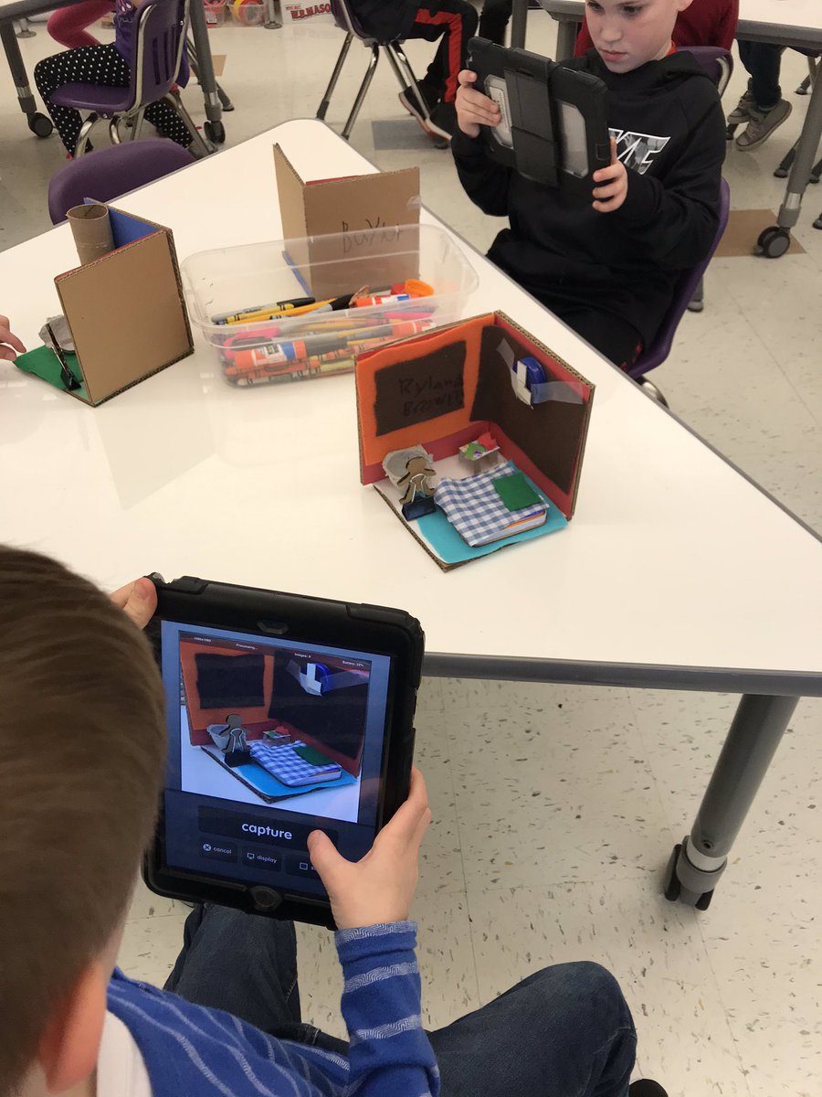 FrewsCrews's tweet photo. After creating their dream bedroom first grade Ss used iMotion to travel in their rooms #iMotion #tinyrooms #making #technology @MrsNorrisASD https://t.co/FRzECNUVKS