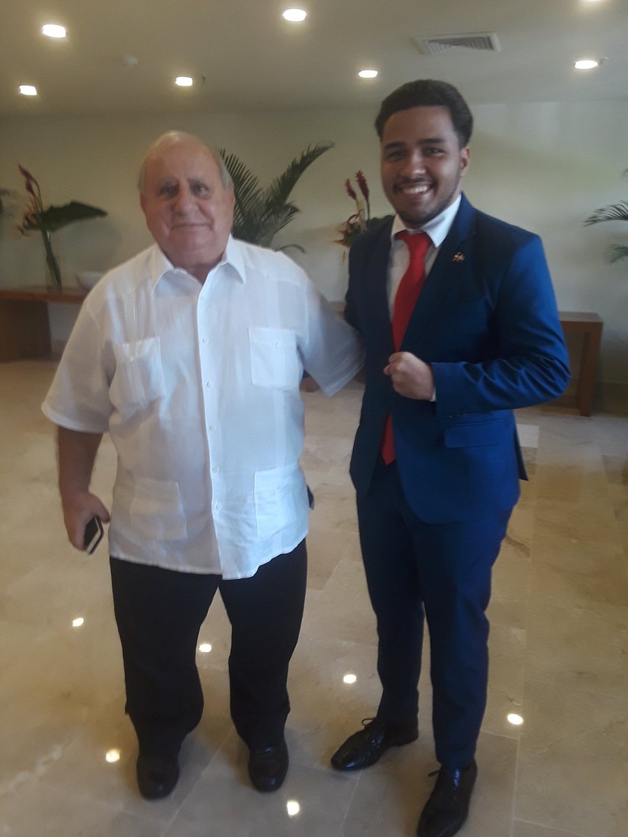 iamanibalherrer's tweet photo. Señores, esto es real! Cada vez que este hombre abra la boca, asegúrense que se van a reir y van a aprender mucho! Larga vida para el Dr. Ernesto Fadul! 🤣

#Drogaaa 
#FadulDiputado https://t.co/uWtbFnwq5Y