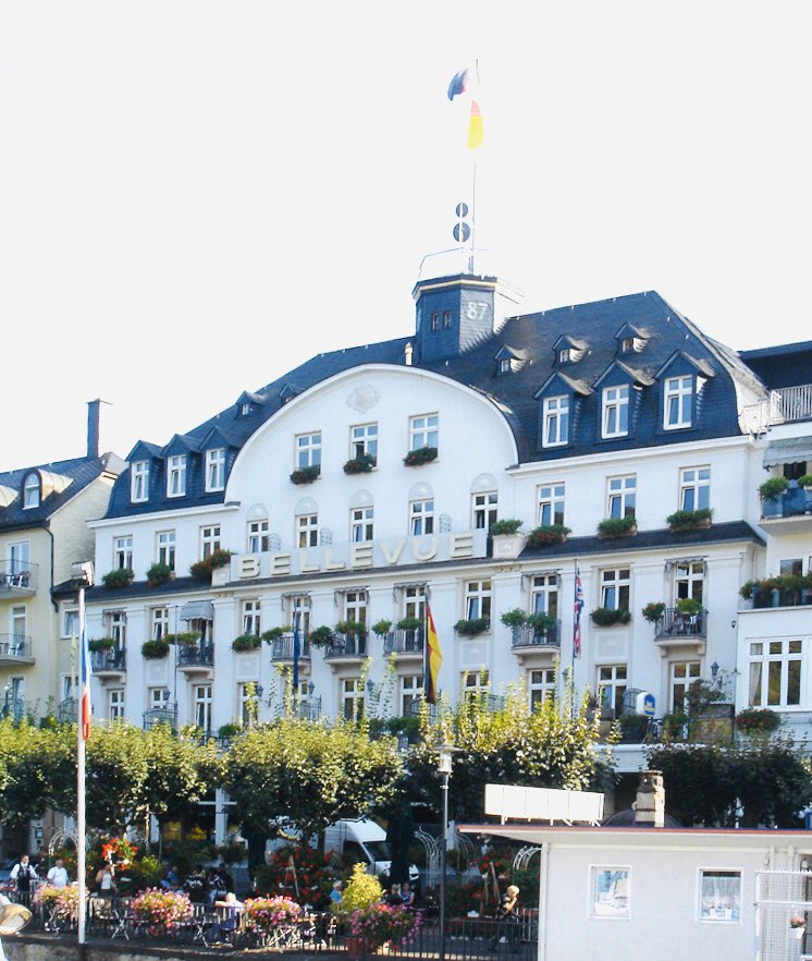 TheNomadelle's tweet photo. Vital and influential during the Roman Empire, the importance of the Rhine is reflected in the 40 castles built alongside. The view makes for an incredible tour of the river. #traveladdict #Nomadelle #TravelBlog #DigitalNomad #aYearOff #YearOff #GapYear #germany #rhineriver https://t.co/tdAnXeZ7ne