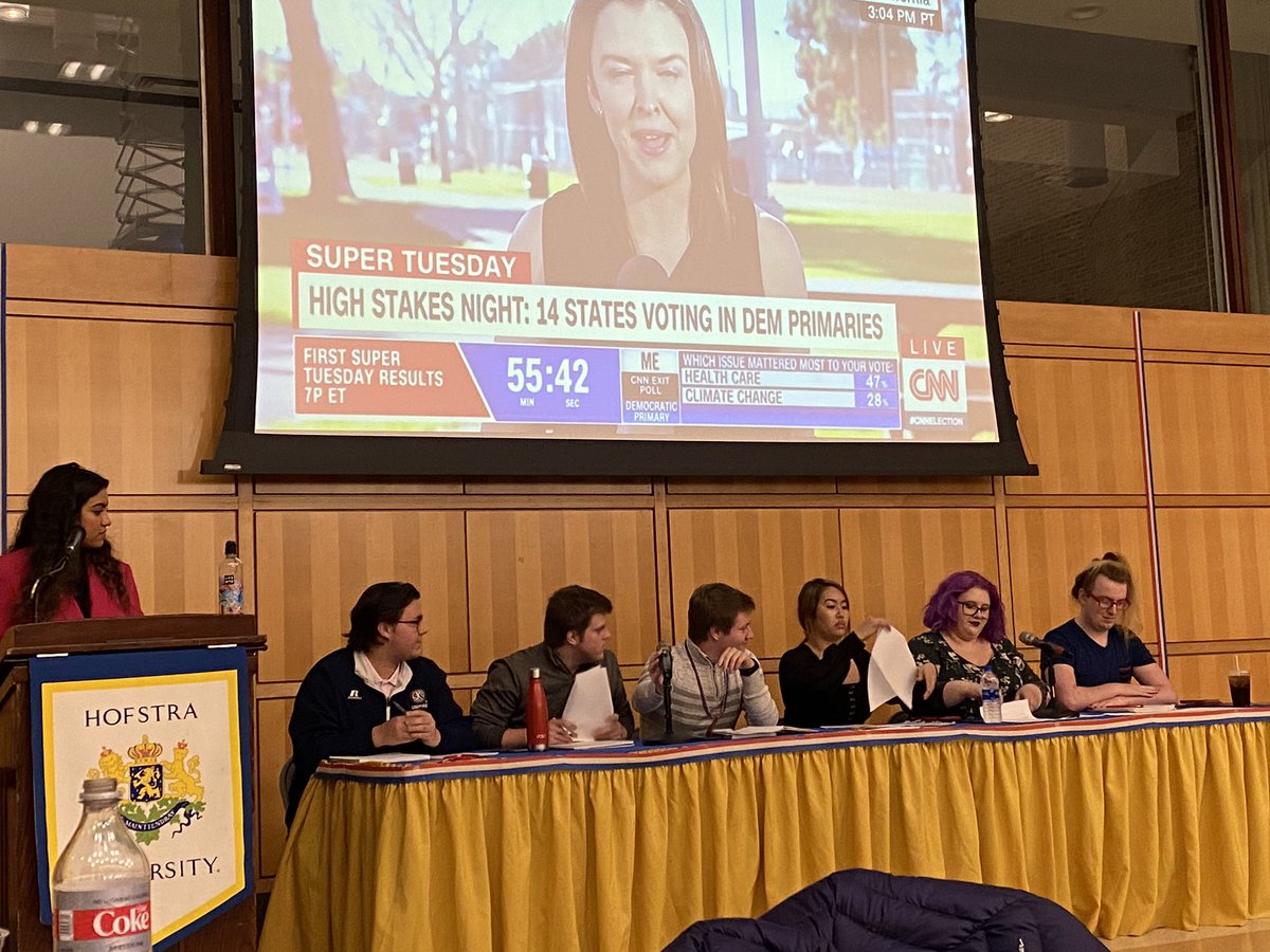 HofstraU's tweet photo. Debate between @HofstraGOP &amp; @HofDemocrats happening NOW in the MPR. Moderated by @HofstraSGA. #HofstraVotes https://t.co/ol4hWoWpVr