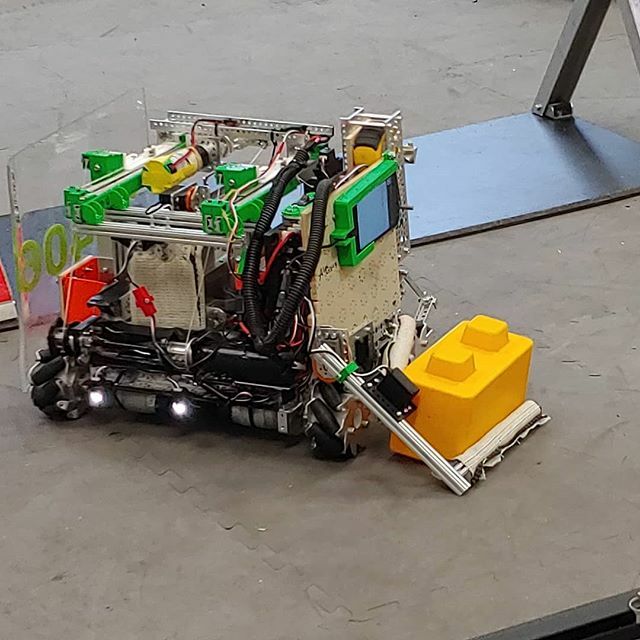 FTC13406's tweet photo. New skystone grabber! #omgrobots #letsgobildatogether https://t.co/dj1XDRwW9G