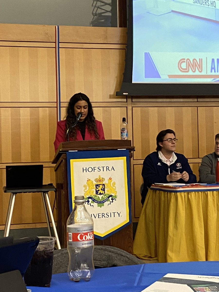 HofstraU's tweet photo. Debate between @HofstraGOP &amp; @HofDemocrats happening NOW in the MPR. Moderated by @HofstraSGA. #HofstraVotes https://t.co/ol4hWoWpVr