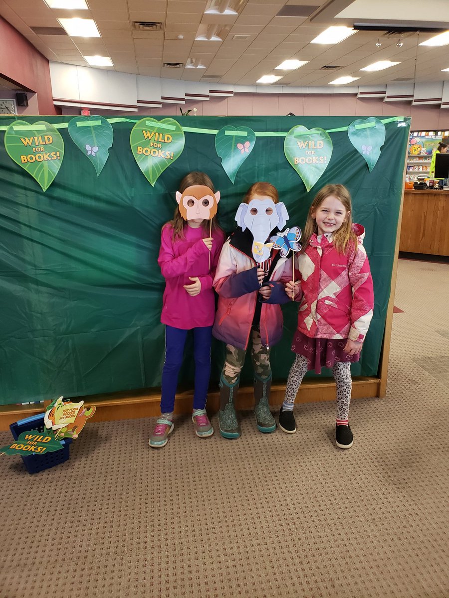 MToomeyGf's tweet image. Book fair is in full swing #centurylibrary #centurygf