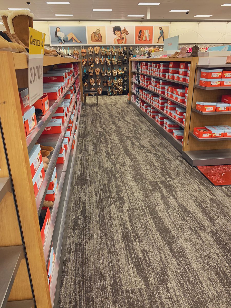 embellishingbrz's tweet photo. Hey @heit_tim shoe queen @bouck_lexi put some muscle and hustle into her shoe zone today and we are #InventoryReady 👊🏼 https://t.co/ud5bOgwgTd