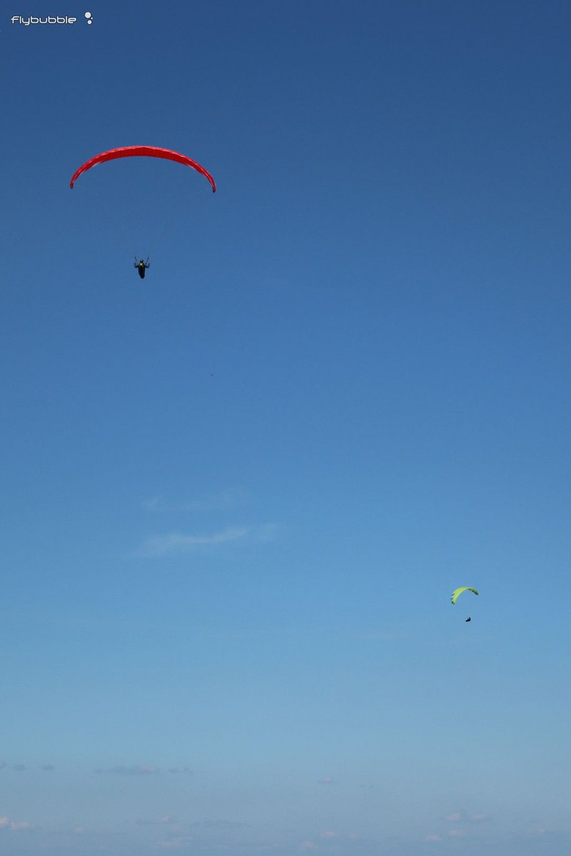FlybubbleTeam's tweet photo. After a long spell on **** weather, here's looking back on a nice day's flying at Devil's Dyke in England. Here Simon from Flybubble launches and climbs out to join up with Nancy.
#flybubble #flybubblecrew #flybubbleteam
#phiair #phimaestro #advancegliders #lightness3 https://t.co/ObP1WunrBU