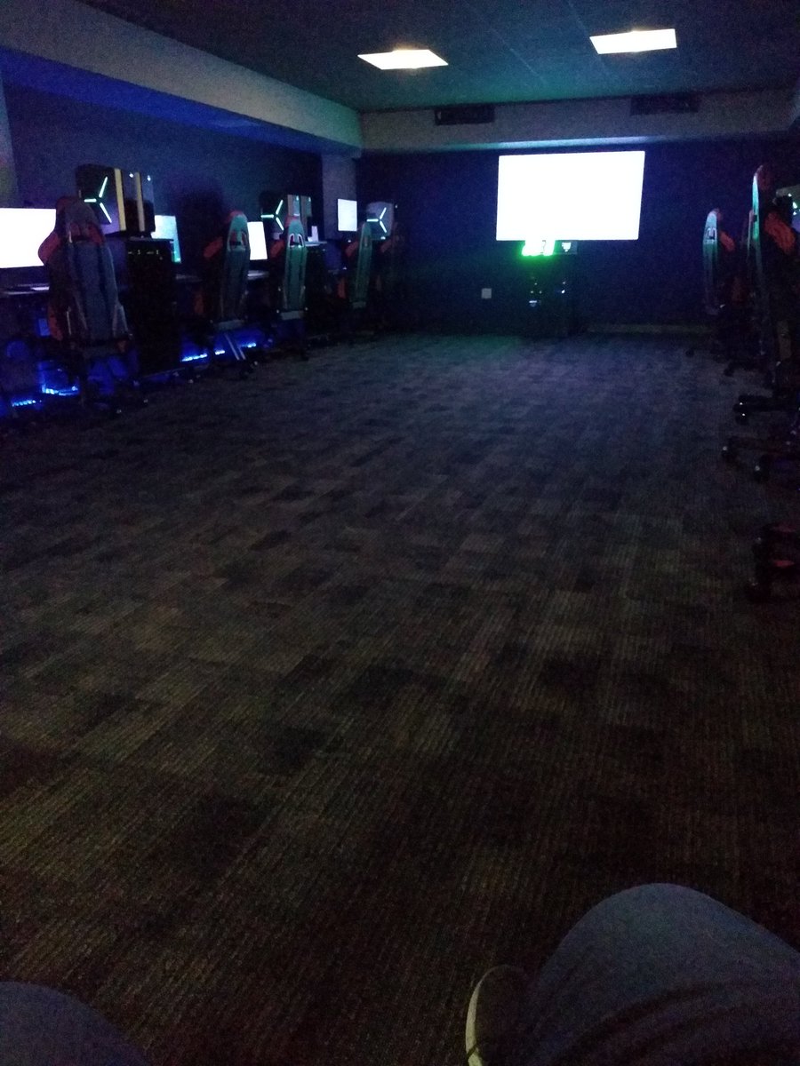 UHDesports's tweet photo. @playvs  Here are just some of the things that are in the UHD E-sports center https://t.co/lIJKzsSiQV