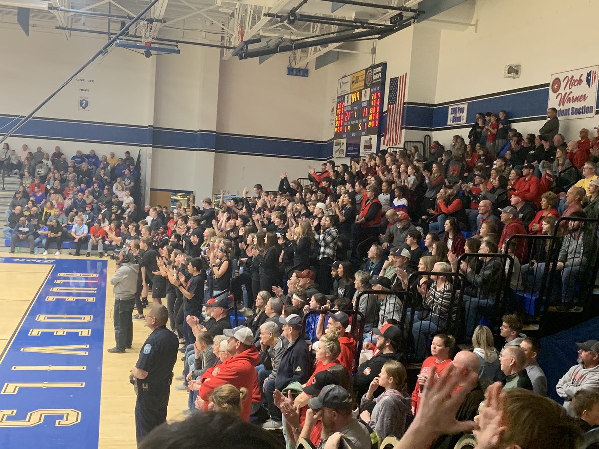 CHSTigerPride's tweet photo. End of 1st quarter!!! Tigers 24 Lakewood 11!! Sidney Gray with a huge three to end the 1st quarter. https://t.co/uUXEqj4JTu