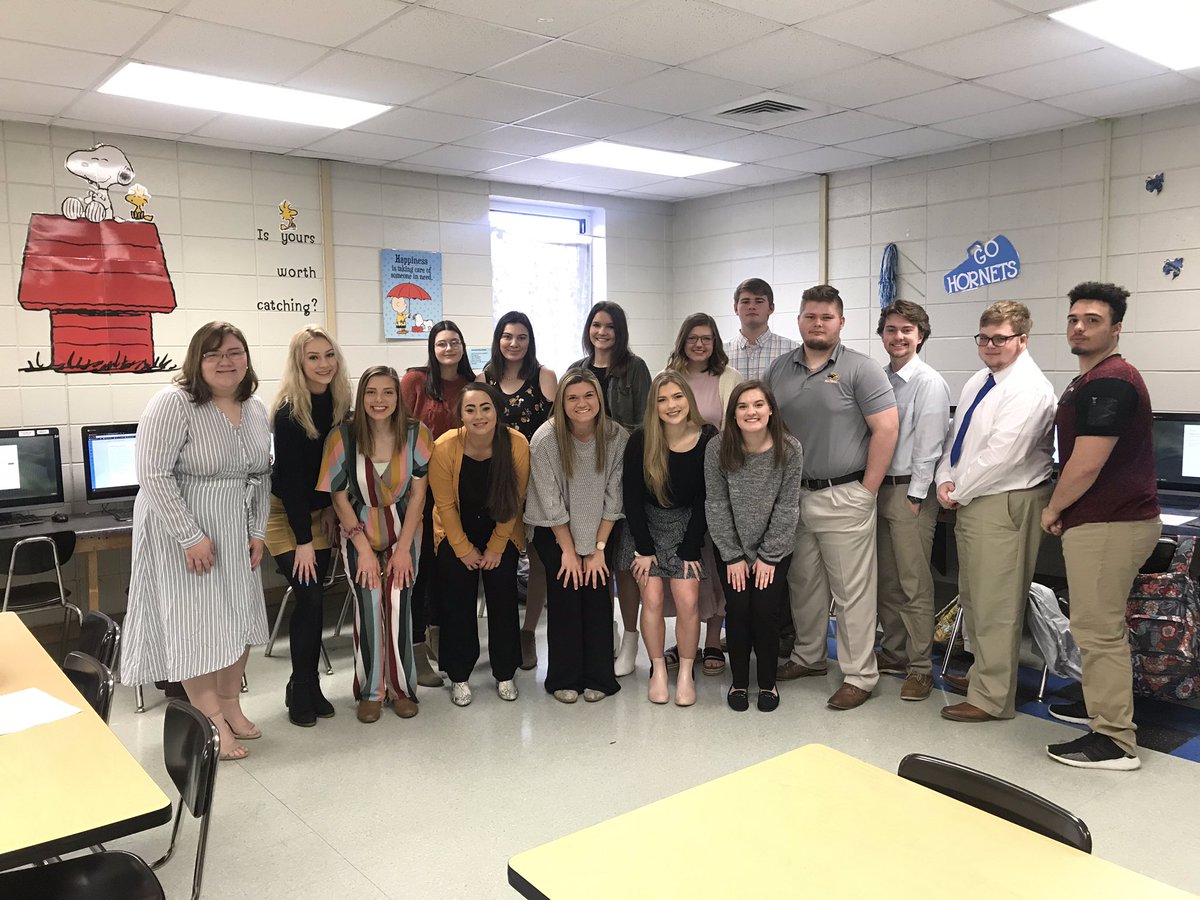 MrsGodseyRMS's tweet photo. Mock interviews at Hatton High were awesome today! These seniors showed out! Proud of every one of you! @hattonhigh #hhs #hattonhornets #mockinterviews #seniors @LCSMoves https://t.co/c1092Cn2dd