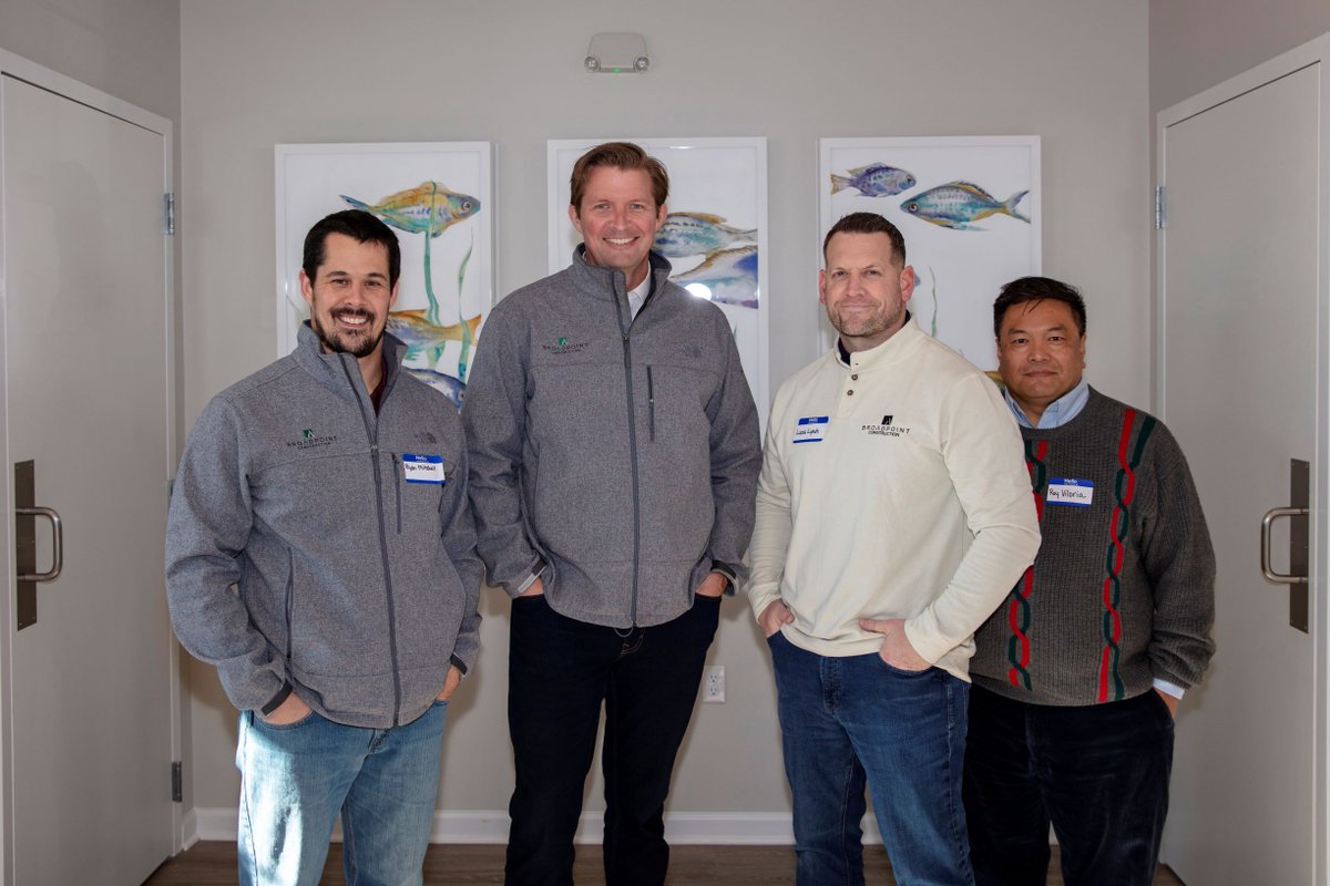 _BPConstruction's tweet image. Team Broadpoint hanging at The Oaks at Georgetown Ribbon Cutting event #construction #multifamily #clubhouse #wecleanupnicely