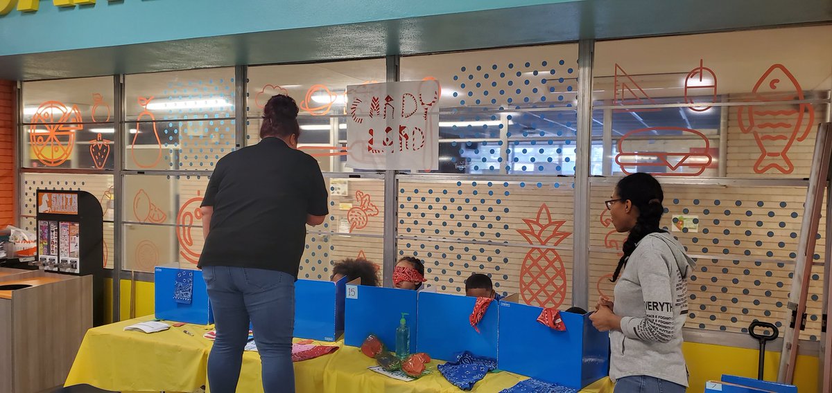 igcarter2010's tweet photo. Math &amp; Science are so SWEET @Smith_AISD! #Candytopia #MathandScienceNight https://t.co/HPs1slULdO