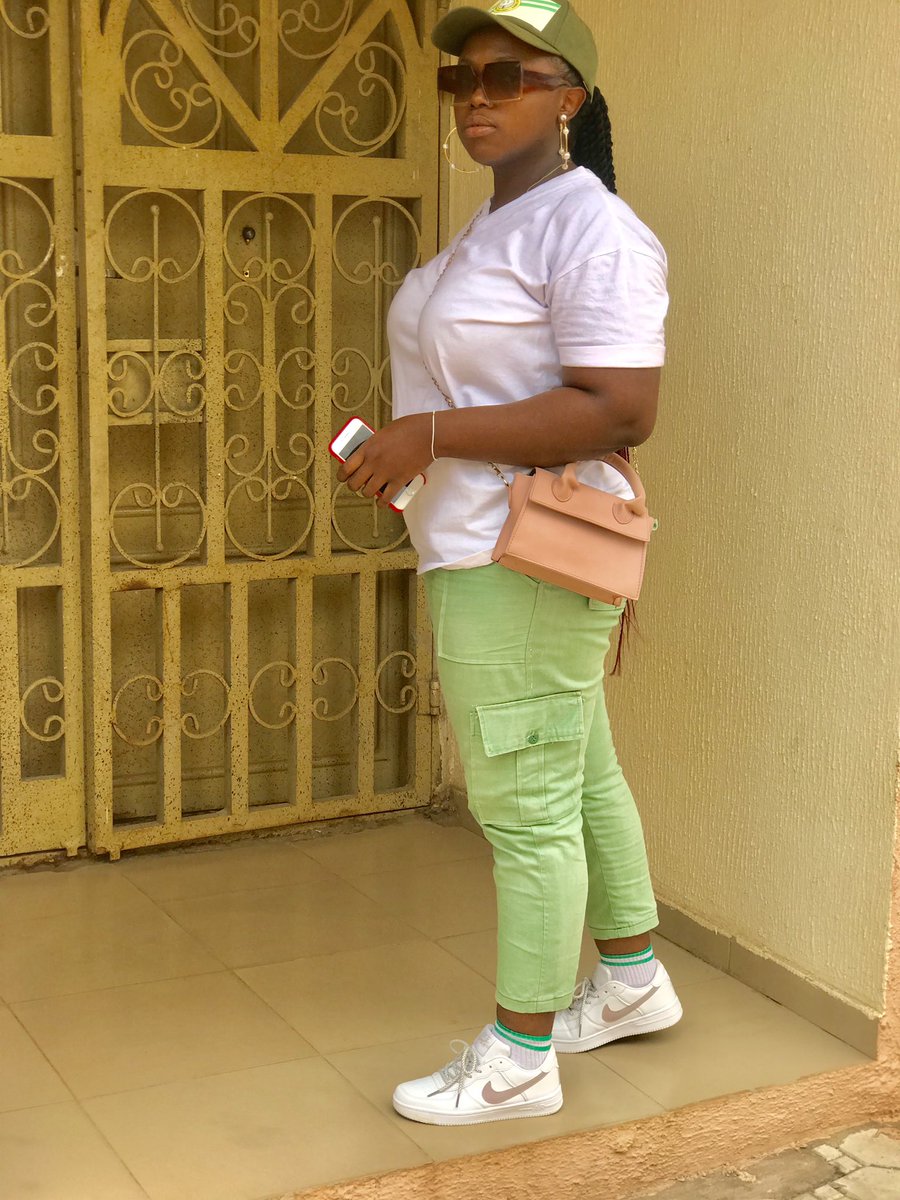 BeatriceOnaivi's tweet photo. The way nysc officials are being strict with CDS attendance because of 33k increase, Iβd really like the FG to be strict in dropping this 33k in our accounts o. Like before the month ends, we shld be smiling at our phones. But NO, they wonβt.
#NYSCAlert #nysc #clearance https://t.co/nqpuqWoisu